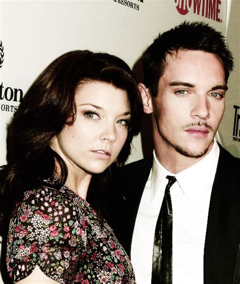 Jonathan Rhys Meyers (red) and Natalie Dormer (green) during。